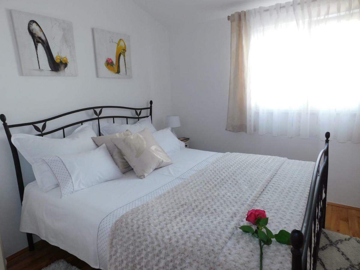 Apartment Anita With Amazing Sea View Makarska Exterior photo